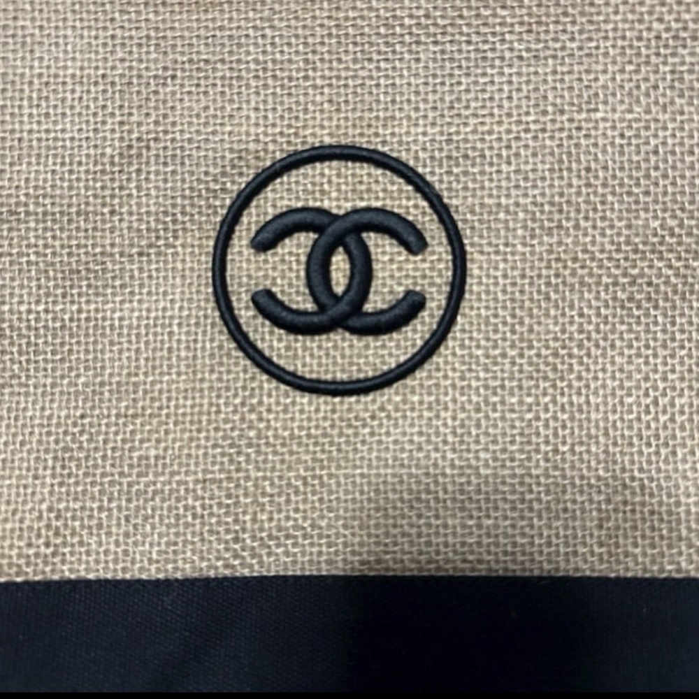 Chanel Beaute Alaplage Jute Pouch with Black Embroidered CC Logo. New in Box. - Picture 4 of 6